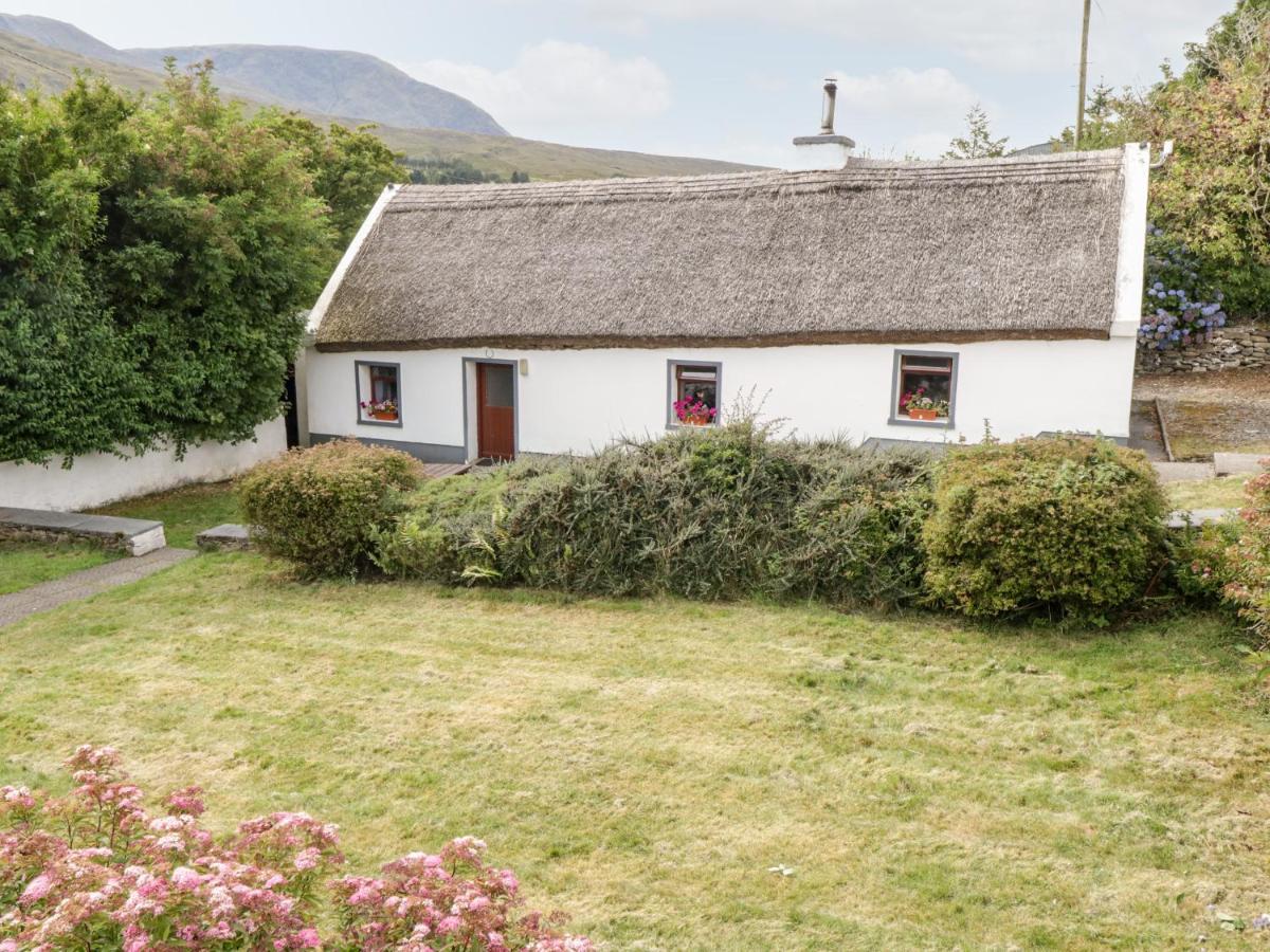 The Thatched Cottage Liscarney Exterior foto